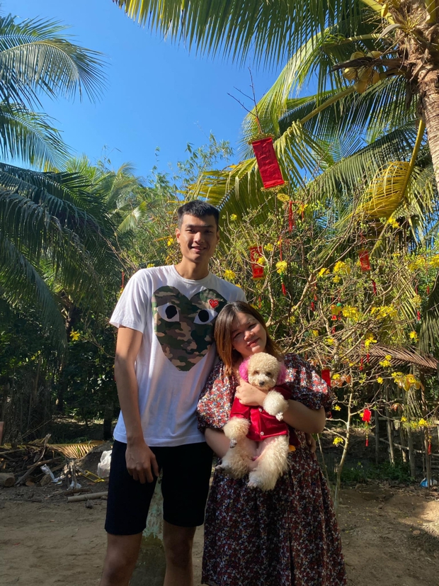 Chủ động tỏ tình với cậu bạn học cao 2,03m, cô gái có cuộc sống ngọt ngào sau 8 năm bên nhau-2