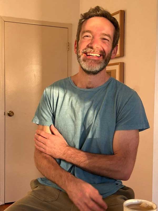 Phát hiện thi thể không nguyên vẹn trên bờ biển, nghi là của nhà làm phim từng đoạt giải Emmy-1