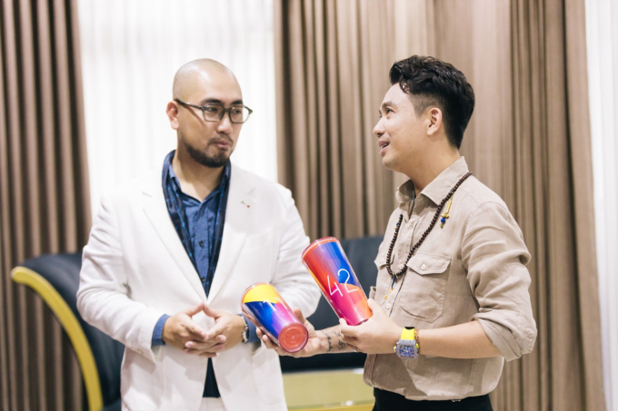 Bên trong căn phòng toát lên đẳng cấp tiêu tiền của đại gia Minh Nhựa, vợ dùng 2 từ mô tả tính cách thật-7