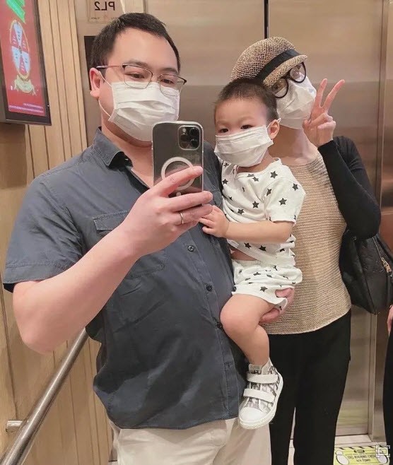 Cặp bố mẹ trong gia tộc giàu nhất nhì Việt Nam nuôi dạy con: 3 tuổi mới cho bé lộ mặt, đi học có bố ở ngoài giám sát-9