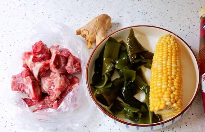 Canh sườn ngô nấu không đã ngon, lại thêm loại lá giàu canxi này được món hấp dẫn lại bổ dưỡng-1