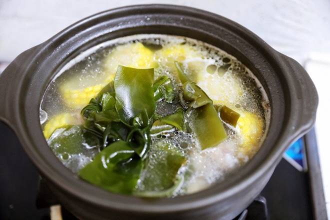 Canh sườn ngô nấu không đã ngon, lại thêm loại lá giàu canxi này được món hấp dẫn lại bổ dưỡng-8