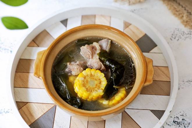 Canh sườn ngô nấu không đã ngon, lại thêm loại lá giàu canxi này được món hấp dẫn lại bổ dưỡng-10