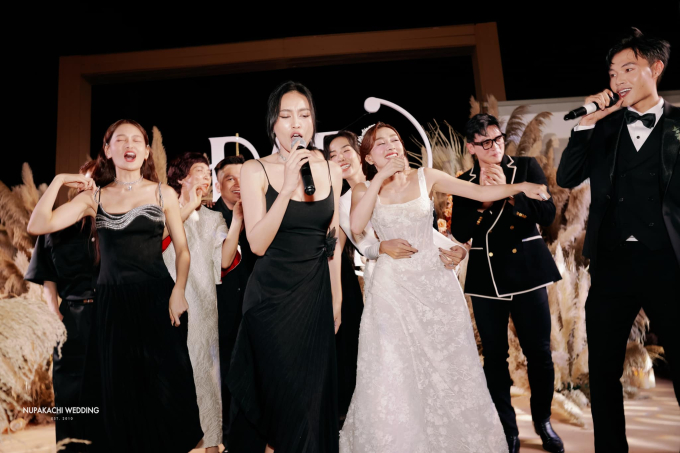 Lan Ngọc bung nẹp tại đám cưới Phương Lan: Hát một đằng nhạc một nẻo, hình tượng ngọc nữ bị lung lay vì tấm ảnh này-1