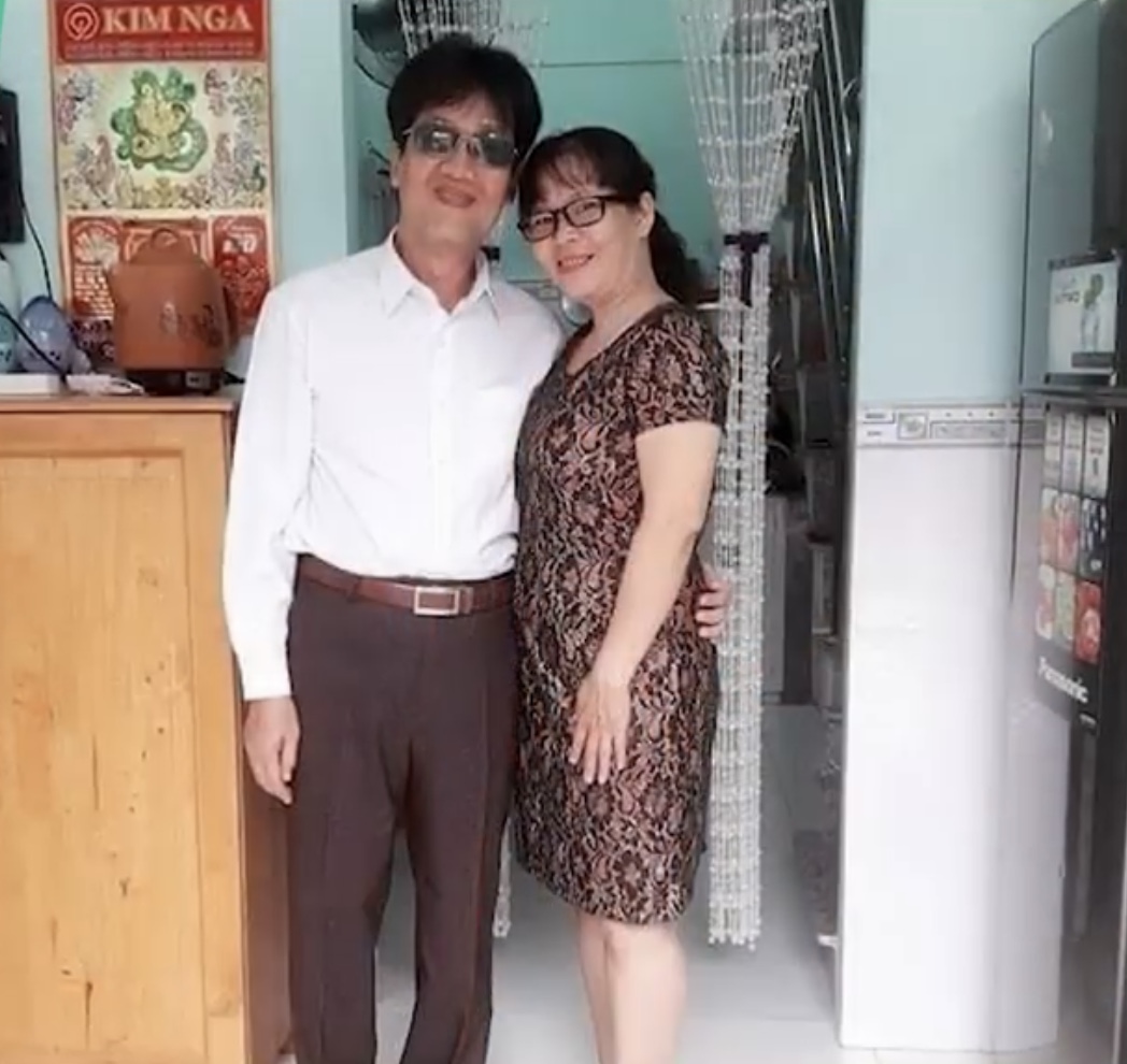 Cô gái đôi mươi ăn cơm trước kẻng” để được lấy anh chồng mù, 33 năm hôn nhân chỉ khóc vì 1 điều-5