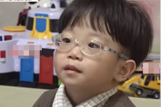 Cậu bé 4 tuổi lên sóng truyền hình 