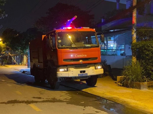 Vụ phóng hỏa khiến 3 người chết ở TPHCM: Xem lại camera thấy một nam thanh niên chở can xăng 20 lít-1