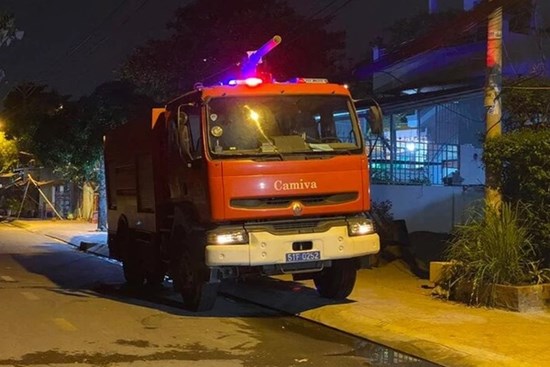 Vụ phóng hỏa khiến 3 người chết ở TPHCM: Xem lại camera thấy một nam thanh niên chở can xăng 20 lít