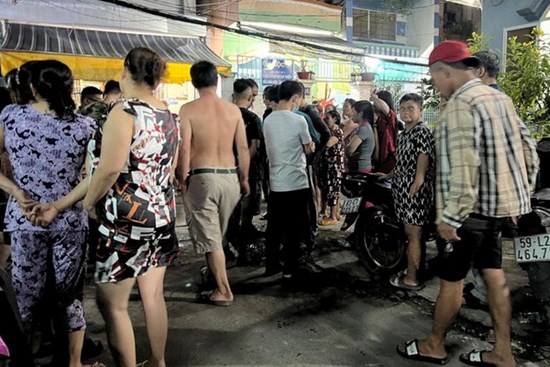CLIP: Hàng xóm kể vụ nghi phóng hỏa khiến 3 người tử vong ở quận 8, TP HCM
