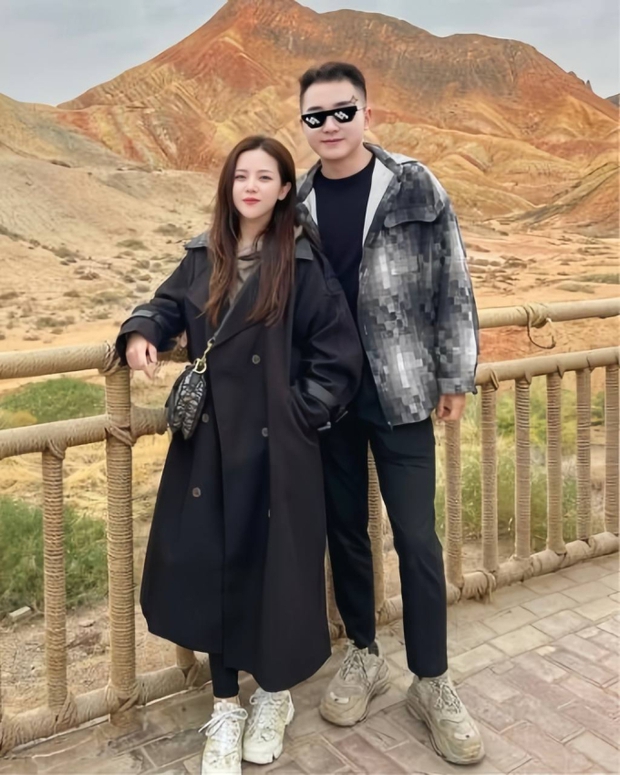 Ái nữ tập đoàn nhựa xả ảnh tình tứ với ông xã nhưng tiếp tục giấu mặt: Visual nàng tiểu thư vẫn ấn tượng như vậy!-1