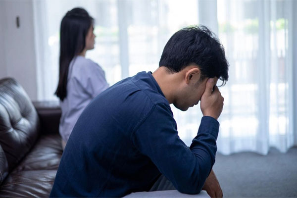 Đến chăm người yêu ốm, tôi vô tình nhìn thấy thứ không nên biết-2