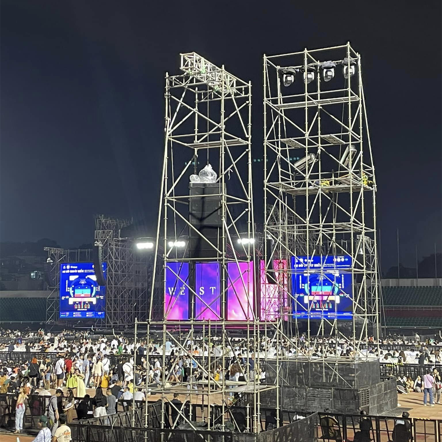 Đêm nhạc Westlife ở TP.HCM bị khán giả chỉ trích, la ó-2