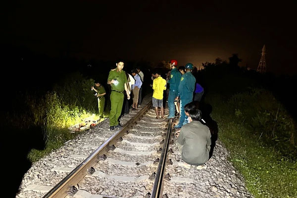 Nhậu trên đường sắt Bắc - Nam, nam thanh niên bị tàu hỏa tông chết-1