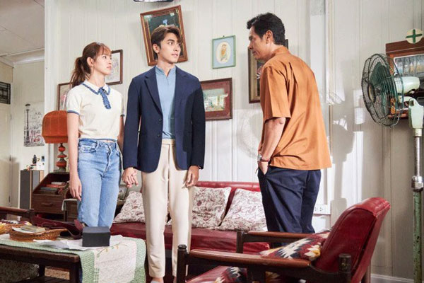 Đến chuyển nhà giúp bạn gái, tôi sững sờ khi thấy cuốn sổ dưới gầm giường-2