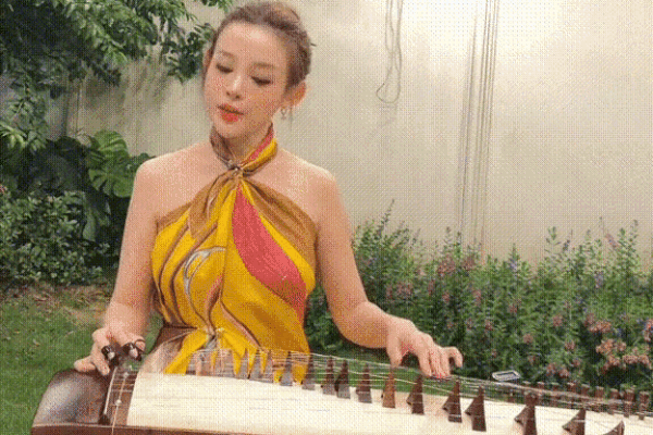 Phu nhân sống trong biệt thự 100 tỷ cất giọng hát, thái độ của chồng thế nào mà người đẹp phải lên tiếng?-3