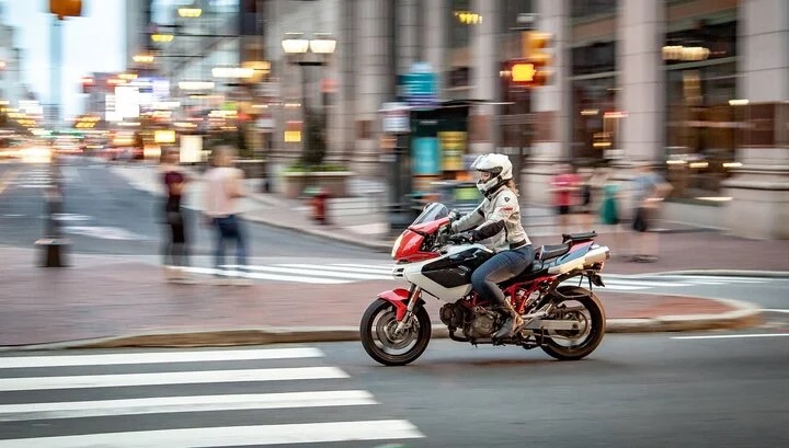 Fuel-saving tips when riding a motorcycle-1