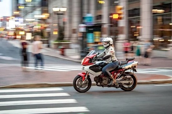 Mẹo tiết kiệm xăng khi đi xe máy