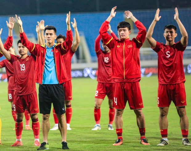 Vợ cựu tiền vệ tuyển Việt Nam không cổ vũ đội tuyển vì Hoàng Đức đẹp trai, đá hay nhưng bị cất dự bị-3