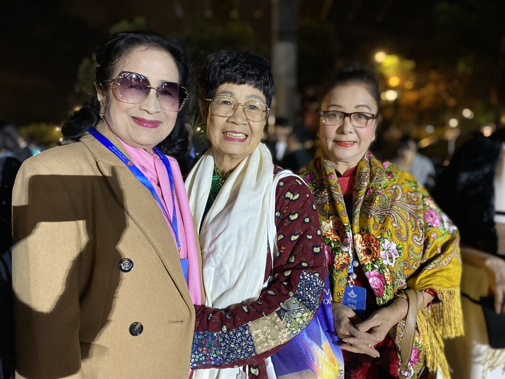 Nữ diễn viên đầu tiên được phong NSND: Cả đời chỉ yêu duy nhất 1 người, tuổi 81 vẫn là tâm điểm thảm đỏ-8