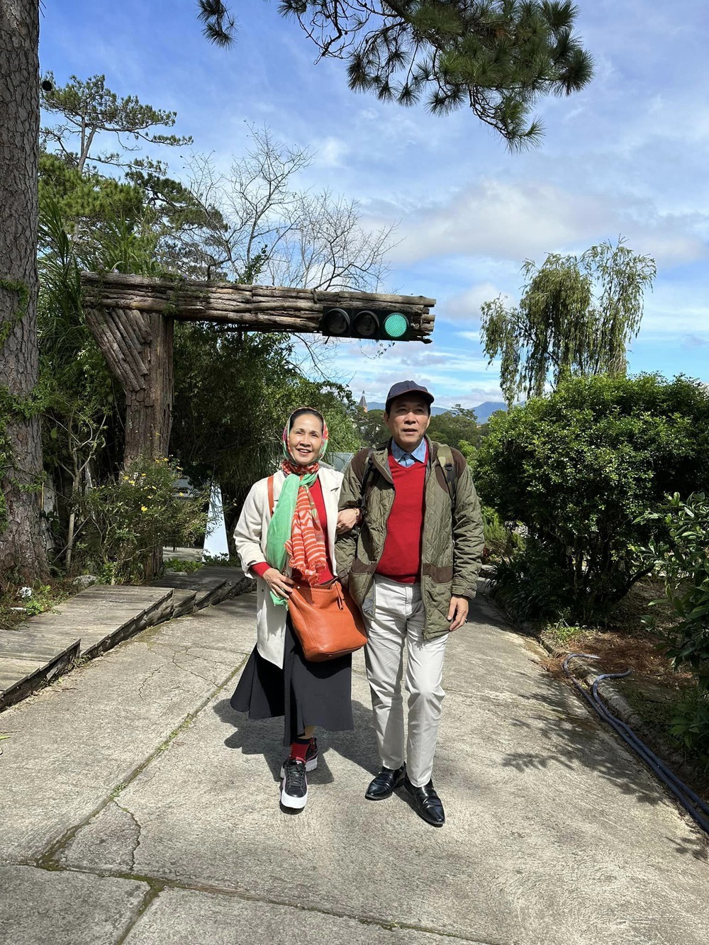 NSND Lan Hương nhắn nhủ chồng là NSƯT nổi tiếng: Đừng buồn anh ơi, chúng mình có nhau được rồi-2