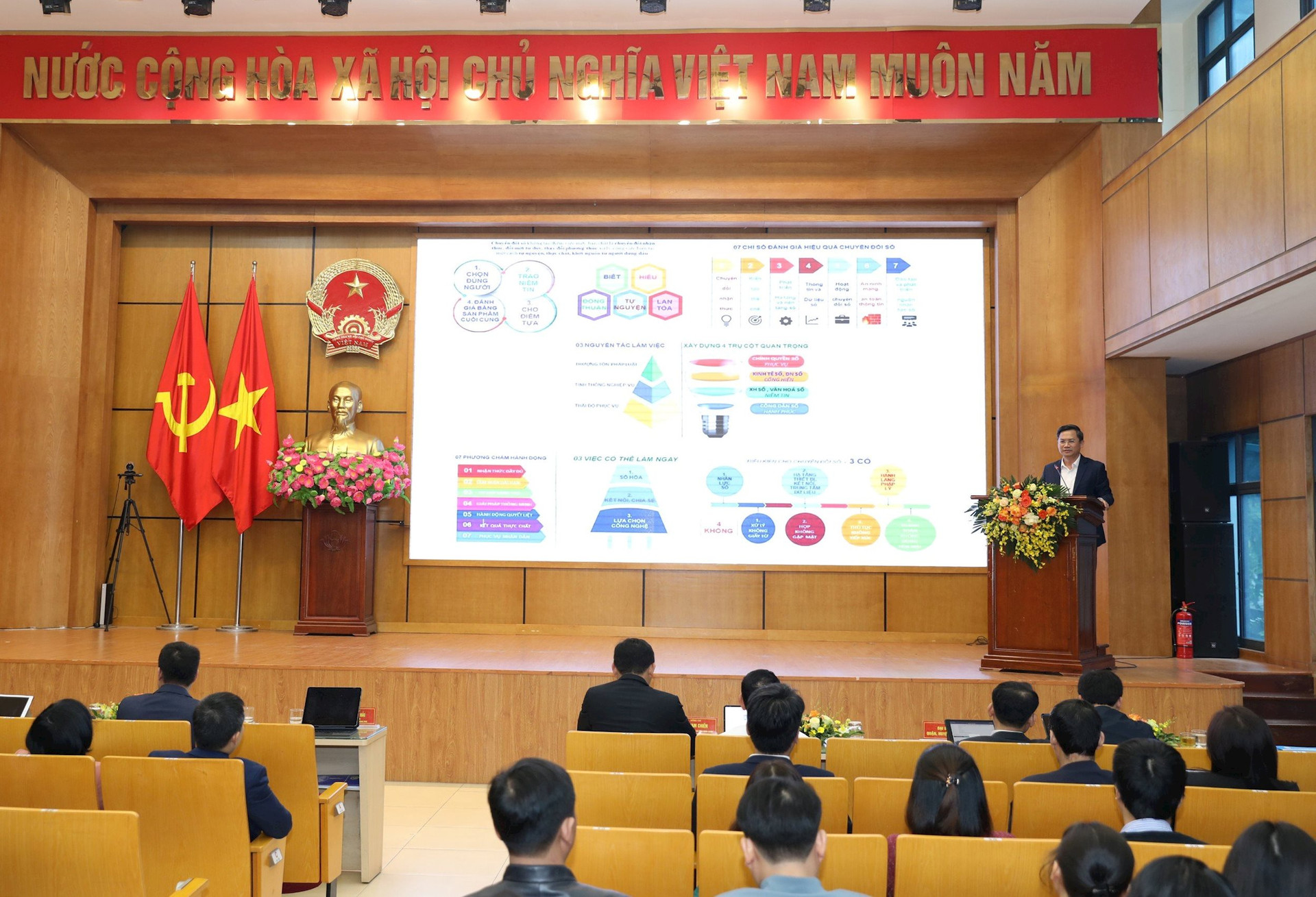 Hà Nội siết chặt quản lý trang thông tin điện tử tổng hợp, mạng xã hội-1