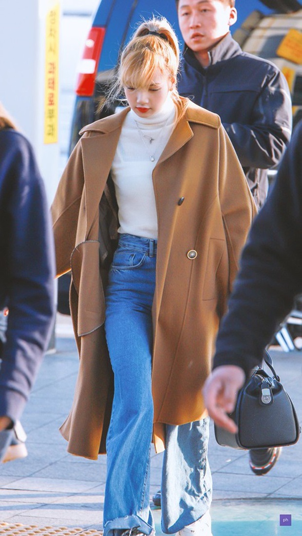 Học BLACKPINK cách diện áo cổ lọ ấm áp và tôn dáng-2