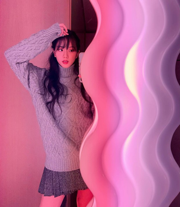 Học BLACKPINK cách diện áo cổ lọ ấm áp và tôn dáng-5