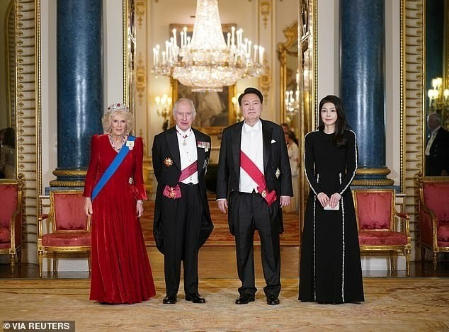 Đệ nhất Phu nhân Hàn Quốc được khen khi đứng cạnh Vương phi Kate-9