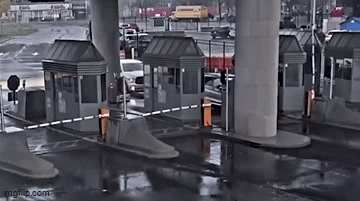 Lái xe sang 160km/h, cặp đôi gây ra vụ tai nạn làm rung chuyển biên giới Mỹ - Canada-1