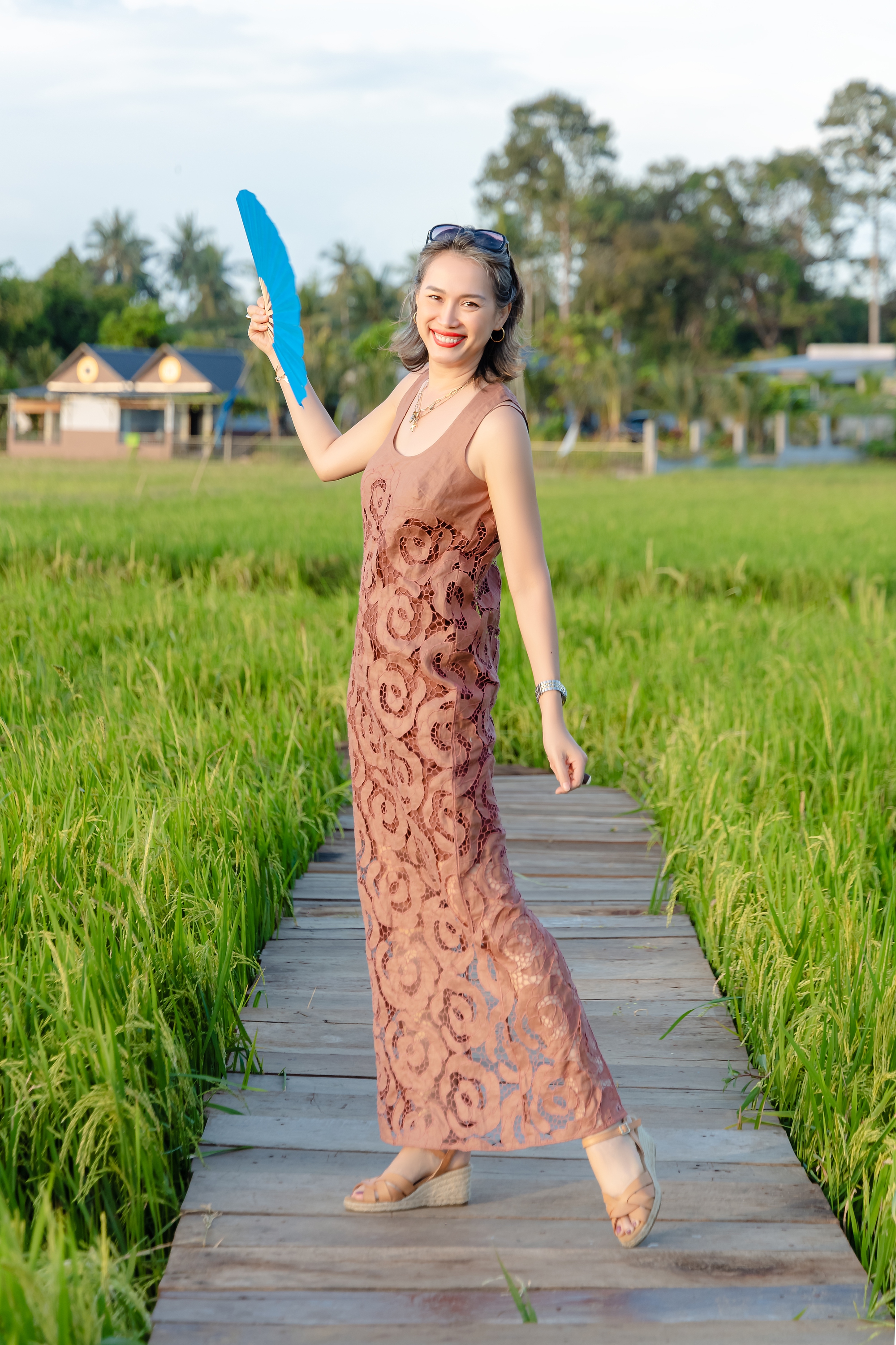Ngắm nông trại bên Mỹ của hoa hậu Việt vừa gây sốt khi tái xuất, trổ tài catwalk giữa đồng lúa-2