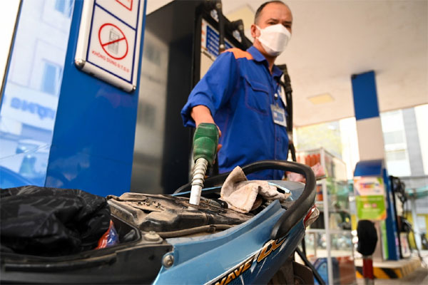 Giá xăng dầu trong nước ngày mai có thể tăng, giảm trái chiều-2