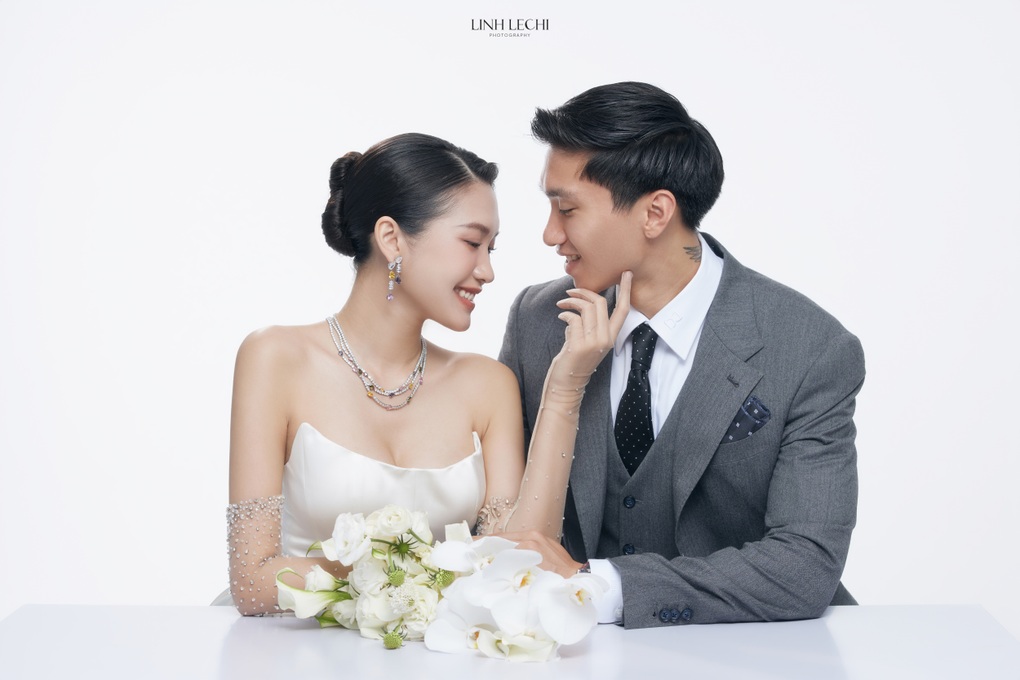 Đoàn Văn Hậu - Doãn Hải My chụp ảnh cưới với quả bóng-4