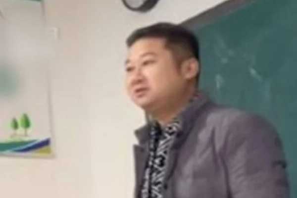 Bài phát biểu của ông bố có con học kém gây chấn động-1