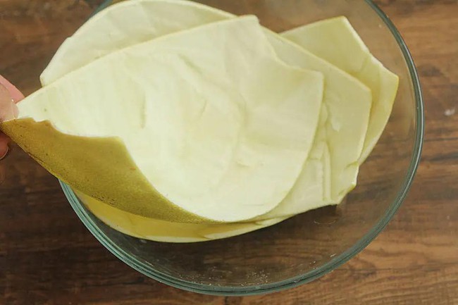 Ăn bưởi xong đừng vội vứt vỏ đi, mang làm món này ăn không chỉ nhuận phổi, giảm ho mà còn thơm miệng-6