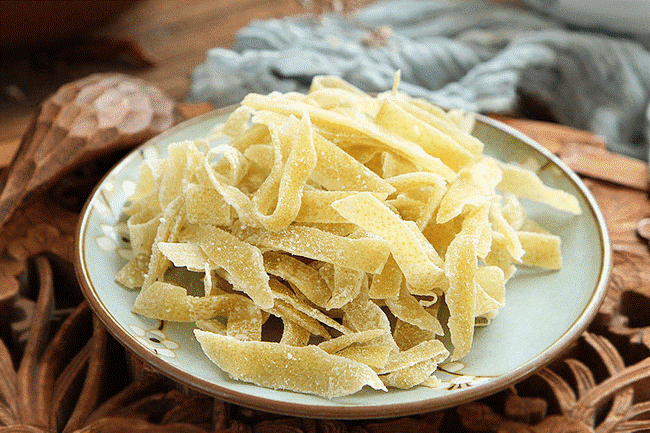 Ăn bưởi xong đừng vội vứt vỏ đi, mang làm món này ăn không chỉ nhuận phổi, giảm ho mà còn thơm miệng-10