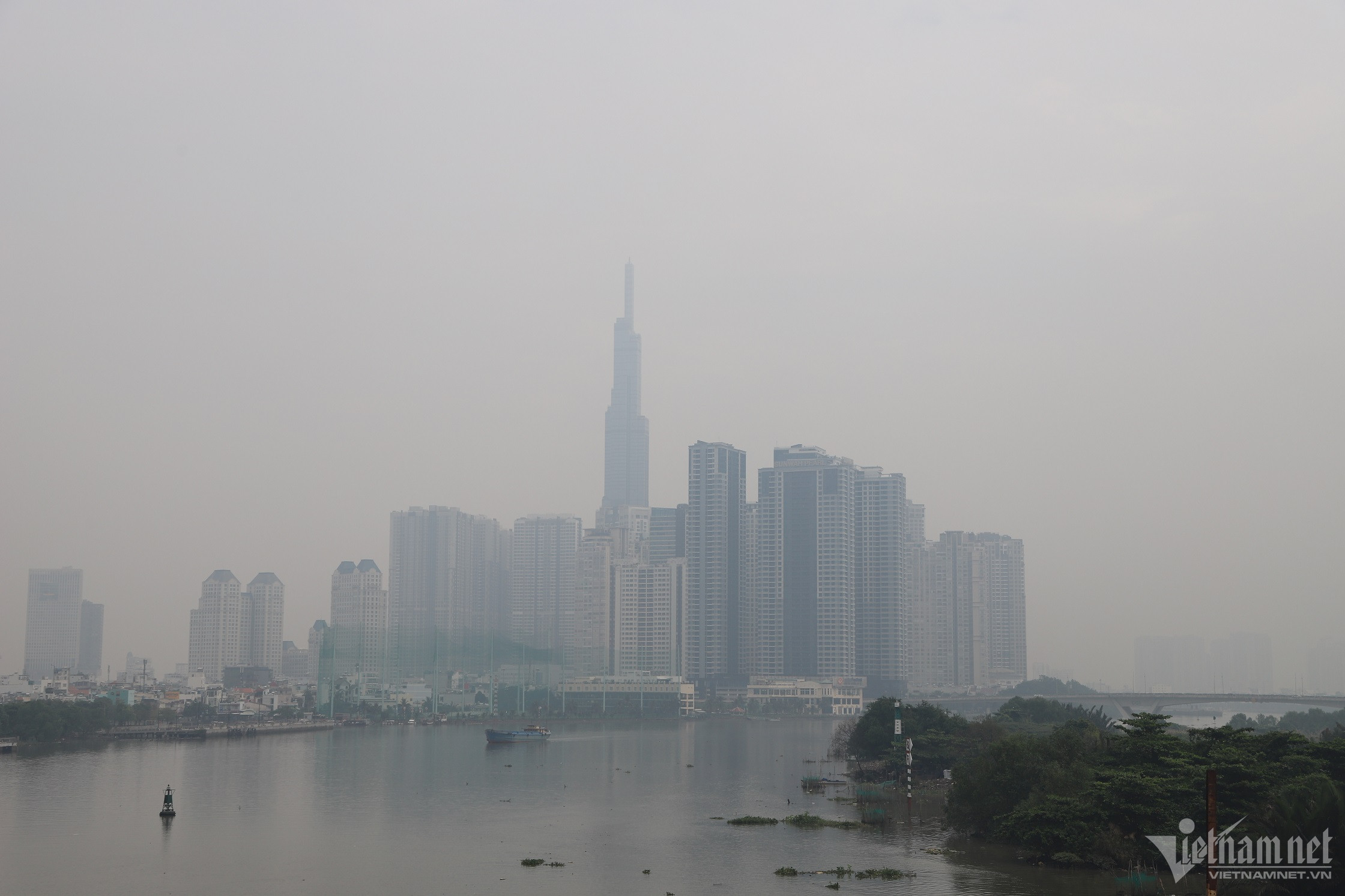 Giới trẻ TP.HCM tận hưởng tiết trời mát mẻ như mùa thu Hà Nội-4