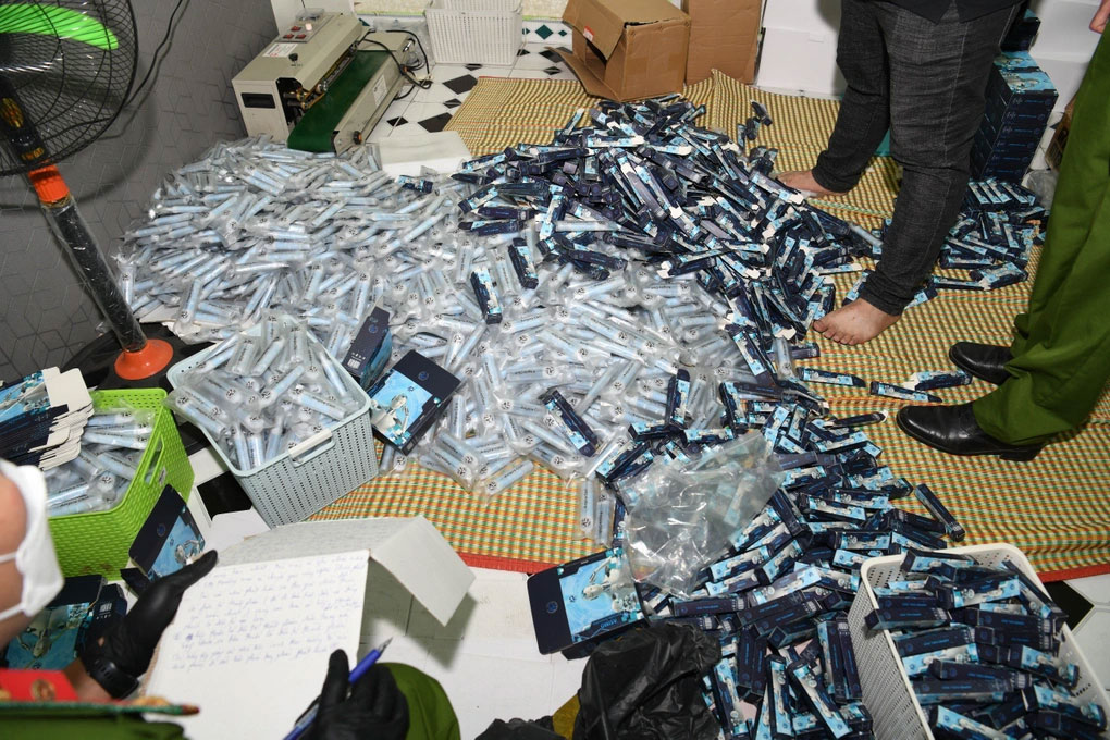 Công xưởng tẩm ướp ma túy vào thuốc lá điện tử ở Hà Nội-2