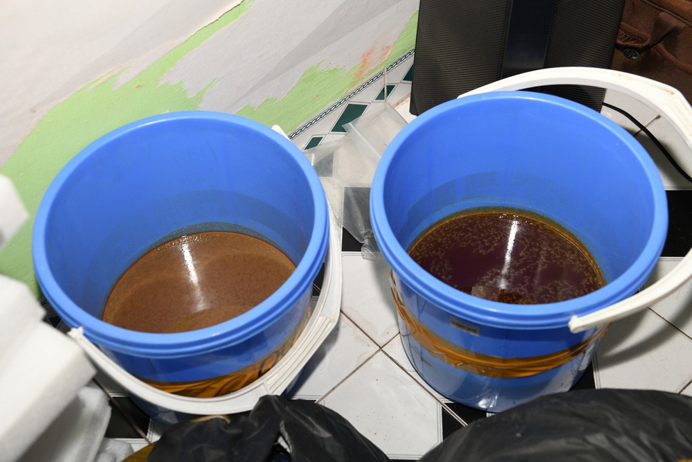 Có gì bên trong nhà máy bơm tinh dầu ma túy vào thuốc lá lớn nhất từ trước tới nay tại Hà Nội?-3