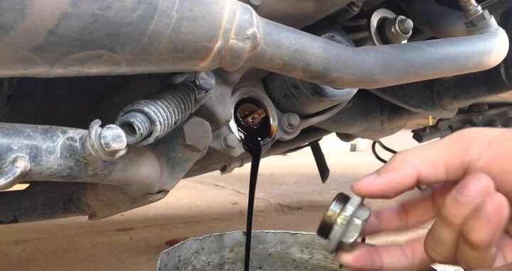 Sai lầm khi thay dầu nhớt xe máy-1