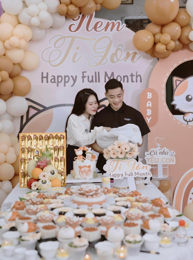 Hotboy có tên độc nhất bóng đá Việt Nam hạnh phúc khoe ảnh tiệc đầy tháng của con đầu lòng-2