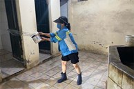 Túi đồ cô gái để trước nhà vệ sinh ở Hà Nội khiến nữ công nhân run sợ