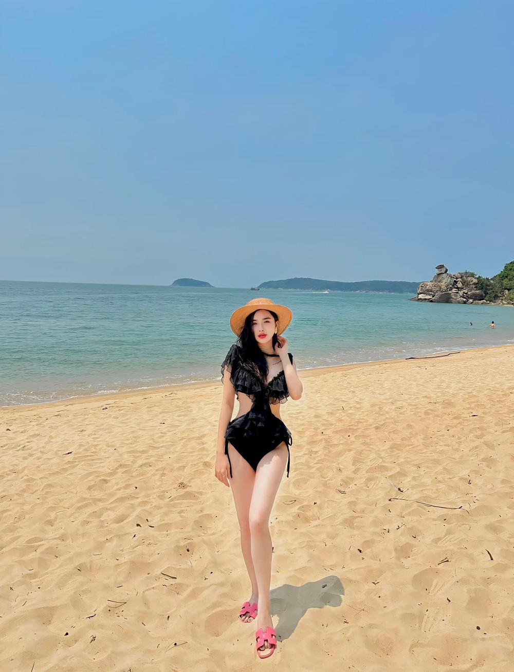 Con gái chủ lâu đài 70 tỷ ở Nghệ An: Nhan sắc nổi bật, tự chủ tài chính không dựa dẫm bố mẹ-10