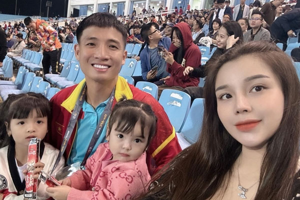 Khánh Linh Cô Em Trendy mặc váy ngắn trong lễ cưới kín đáo tại Hà Nội-4