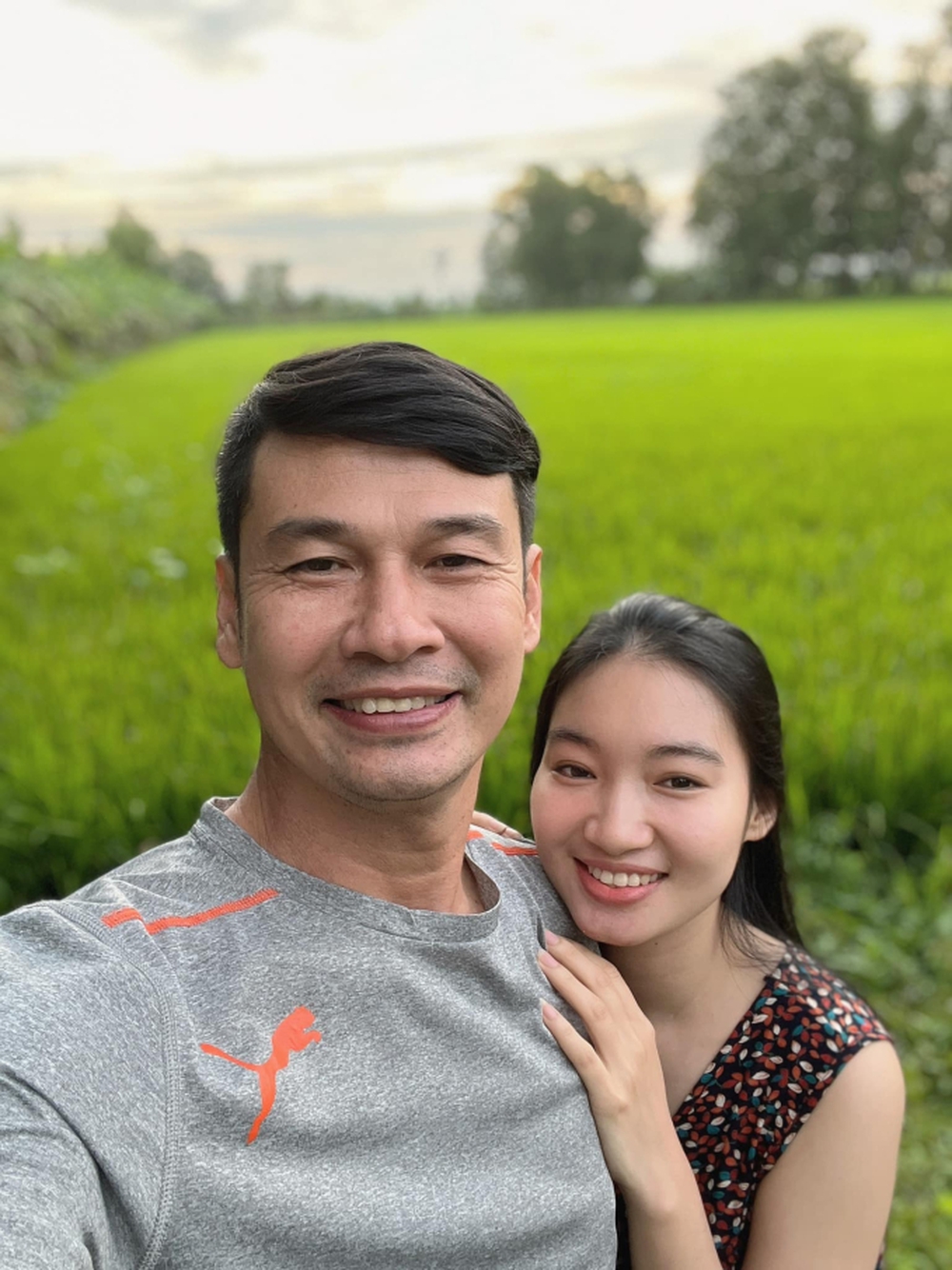 Nam nghệ sĩ cưới vợ trẻ đẹp kém 26 tuổi, 50 tuổi chưa có con vẫn ngọt ngào đáng ngưỡng mộ-4