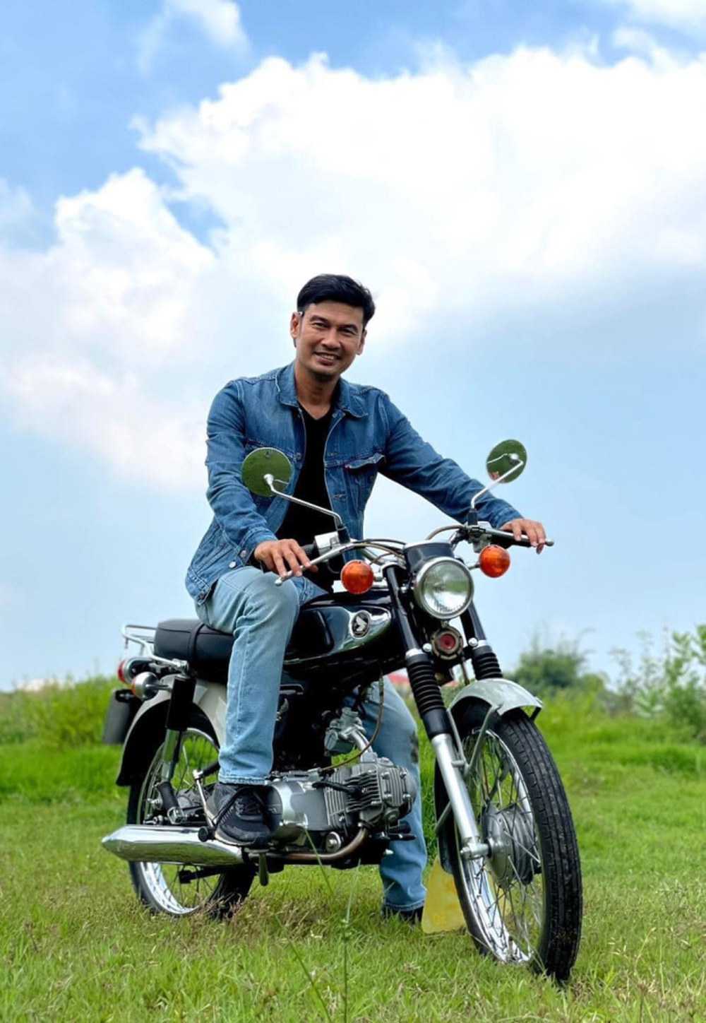 Nam nghệ sĩ cưới vợ trẻ đẹp kém 26 tuổi, 50 tuổi chưa có con vẫn ngọt ngào đáng ngưỡng mộ-1