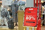 Vạ vật, xếp hàng cả tiếng đồng hồ mua đồ hiệu giảm giá Black Friday ở Hà Nội-17