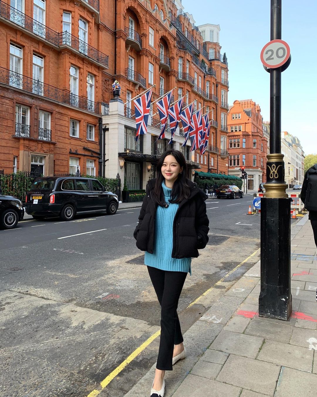 5 lưu ý mặc đồ màu mè tươi tắn mà không rối mắt trong mùa lạnh-5