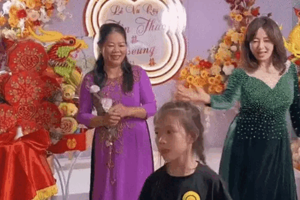 Chân dung mẹ chồng Hàn Quốc nhảy trong đám cưới ở Hà Tĩnh: U60 trẻ như chị của con dâu-10
