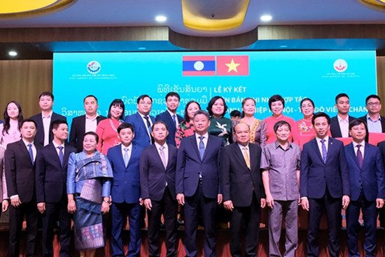 Tăng cường kết nối nông sản, thương mại điện tử giữa các doanh nghiệp Hà Nội - Viêng Chăn