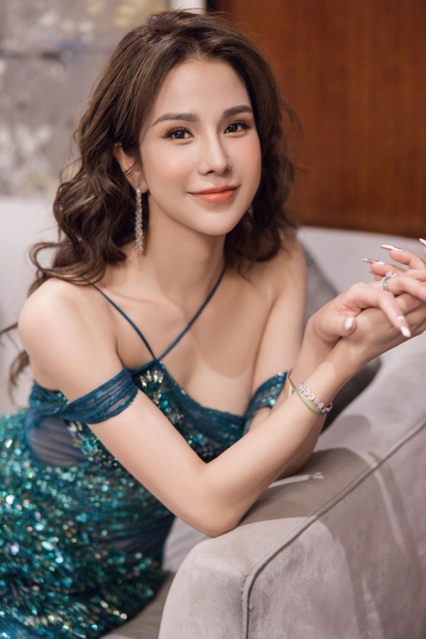 Diệp Lâm Anh công khai khoảnh khắc nắm tay một chàng trai, đã tìm thấy tình mới hậu chia tay chồng thiếu gia?-3